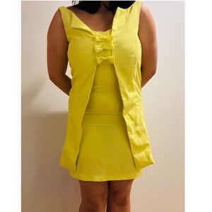 vintage (1970s) yellow dress with bow detailing 💛